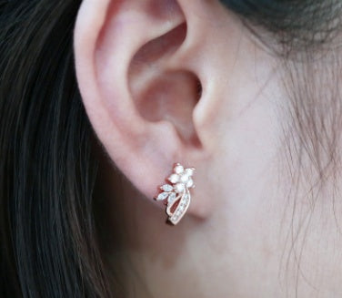 Stylish and beautiful ladies earrings Flower ribbon copper plated rose gold with zircon ear jewelry